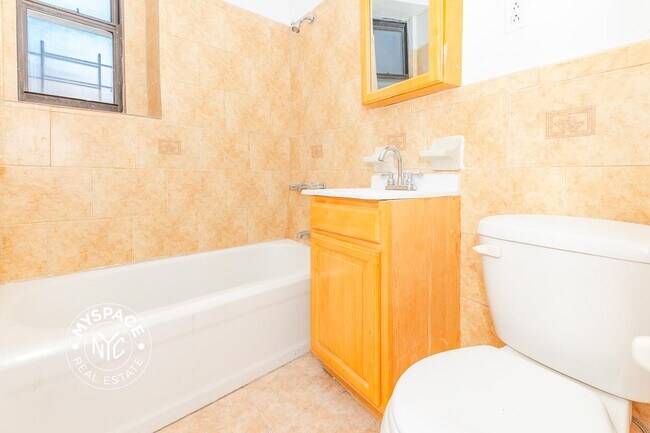 Building Photo - 228 S 3rd St