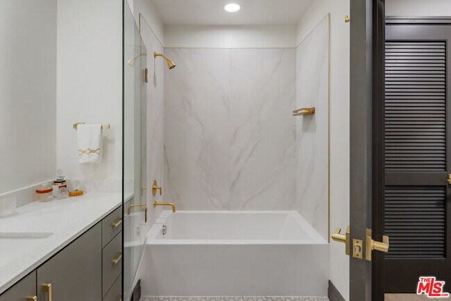 Building Photo - 118 Orlando Ave