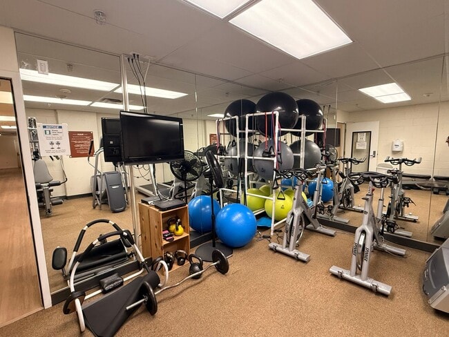 Building Photo - Elevated Urban Living & Comfort in the Heart of Denver