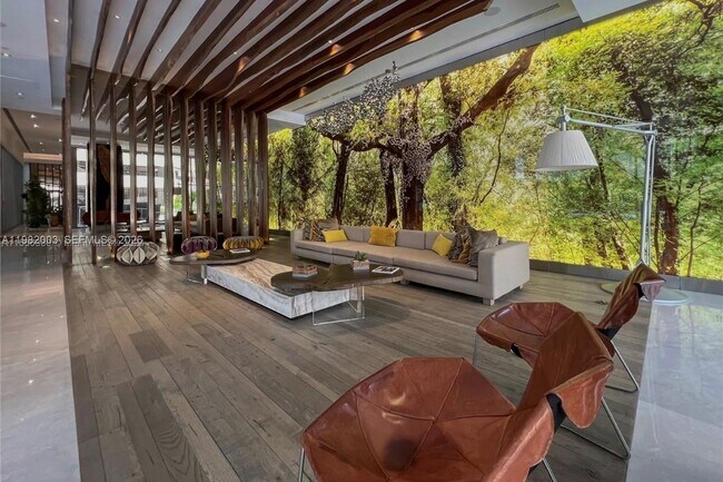 Building Photo - 1010 Brickell Ave