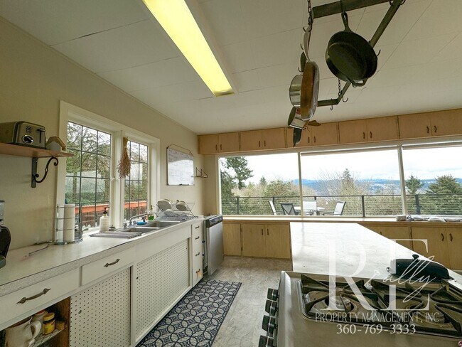 Building Photo - Charming Vintage Retreat with Stunning Views in Port Orchard