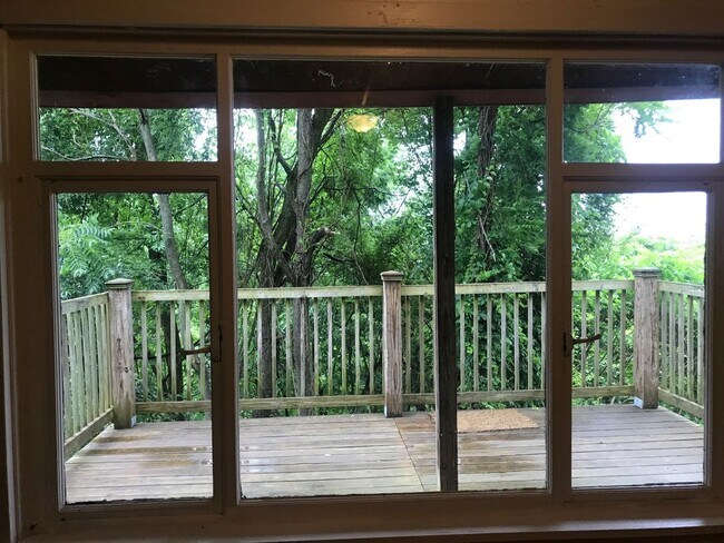 Building Photo - AVAILABLE JULY 2026 - Beautiful 2 Bedroom Home in South Side Slopes!