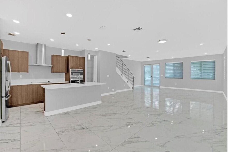 Building Photo - 10259 NW 66th St