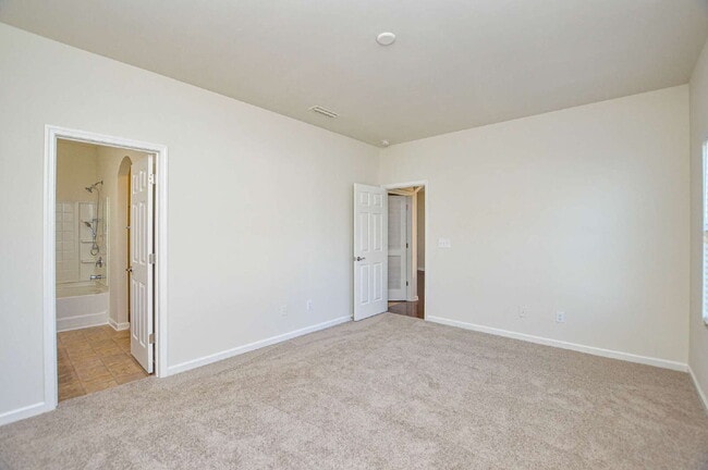 Building Photo - Modern Comfort, Flexible Living, Tailored for You 2 Bedrooms | 2 Bathrooms Edgewater| Lancaster, ...