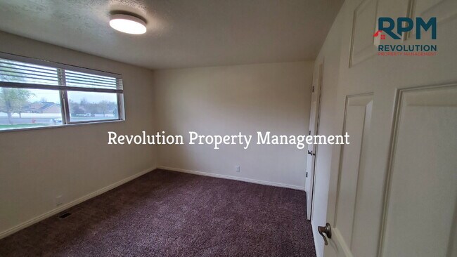 Building Photo - 2 Bedroom Duplex in Lindon