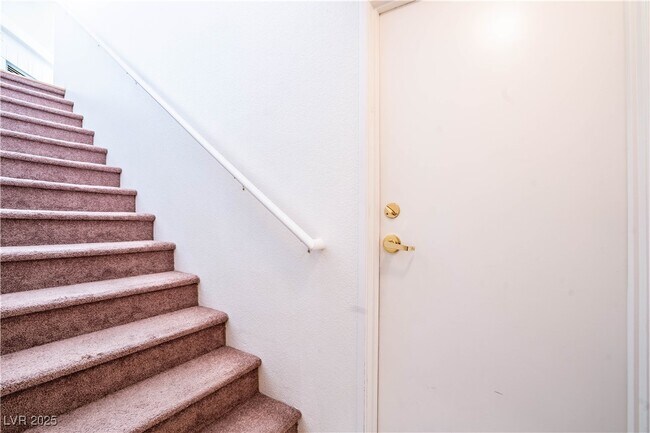 Building Photo - 9901 Trailwood Dr