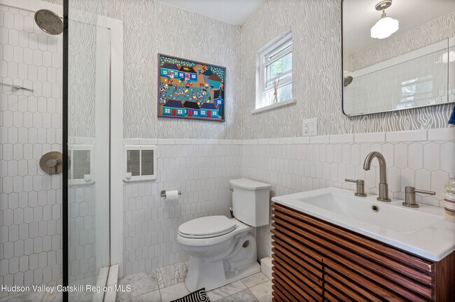 Building Photo - 212 NY-145