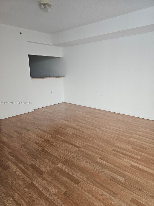 Building Photo - 102 SW 6th Ave