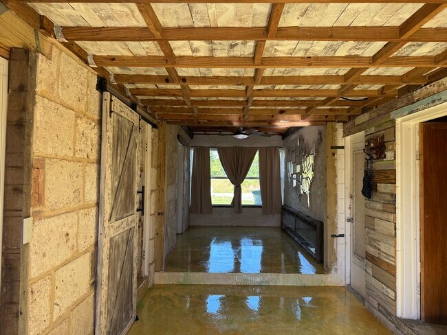 Building Photo - 110 U Vista Ct