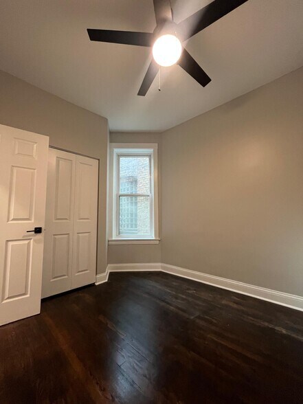 Bedroom - 4317 N Ashland Ave