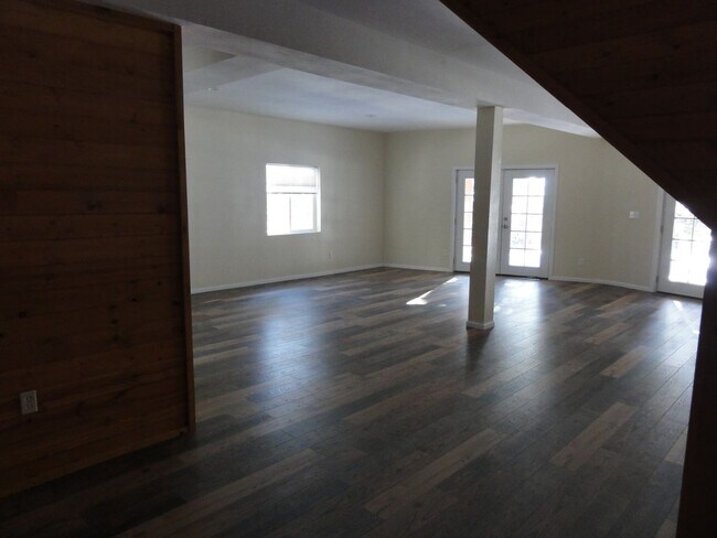 Building Photo - 30856 Kings Valley Way