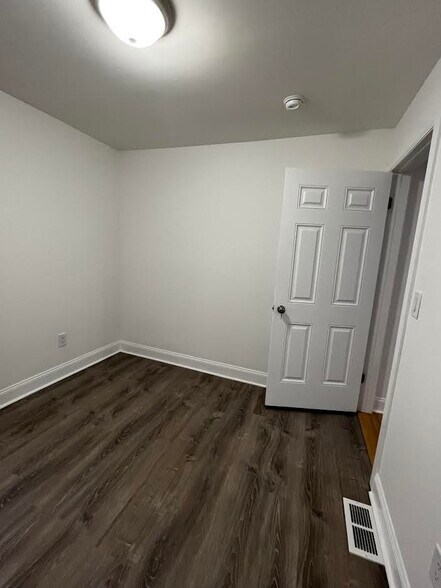Bedroom 1 - 1110 Lake St