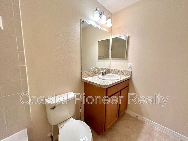 Building Photo - 2123 Roanoke Springs Dr
