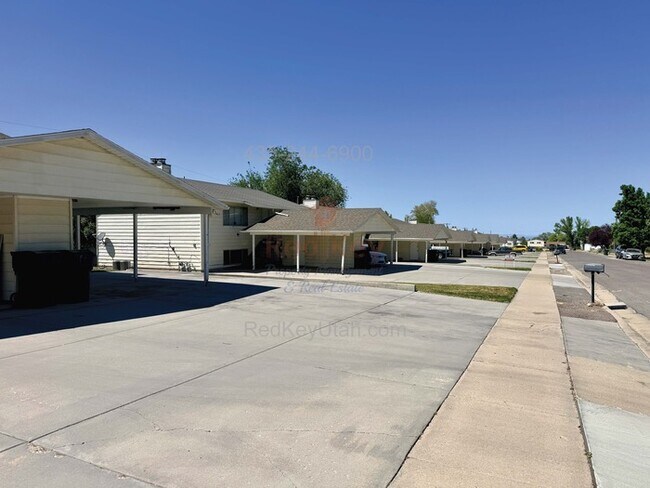 Building Photo - Noble Rd. Duplex