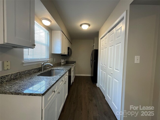 Building Photo - 8913 Hunter Ridge Dr