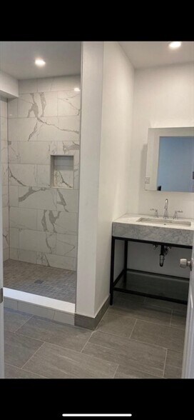 Building Photo - 26 Parker St