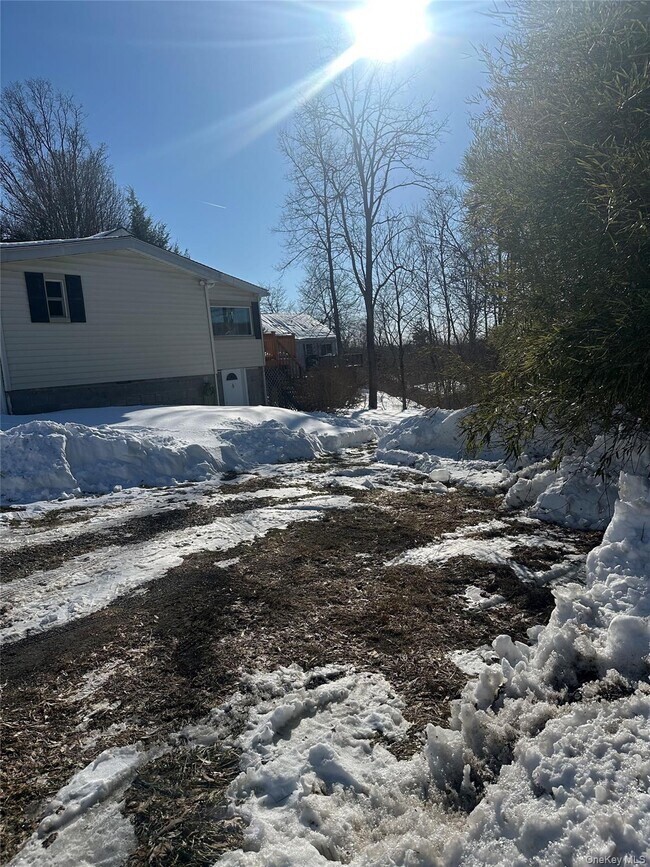 Building Photo - 69 Montrose Dr