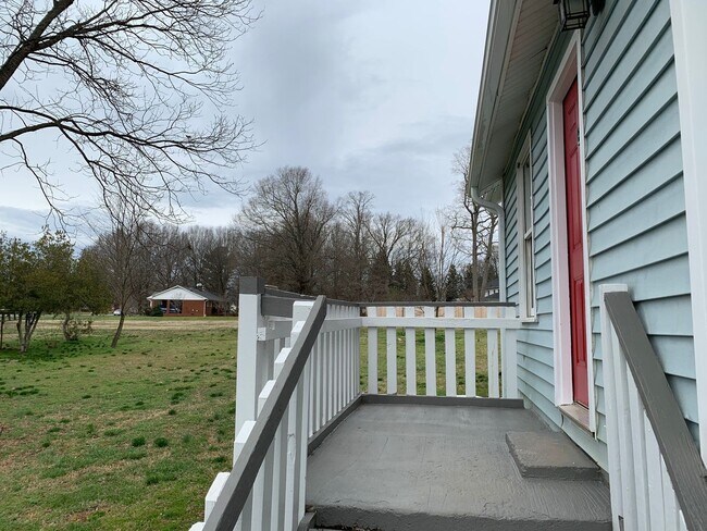 Building Photo - Two bedroom (with office or small 3rd bedr...