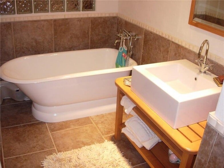 Building Photo - 2200 S Ocean Ln