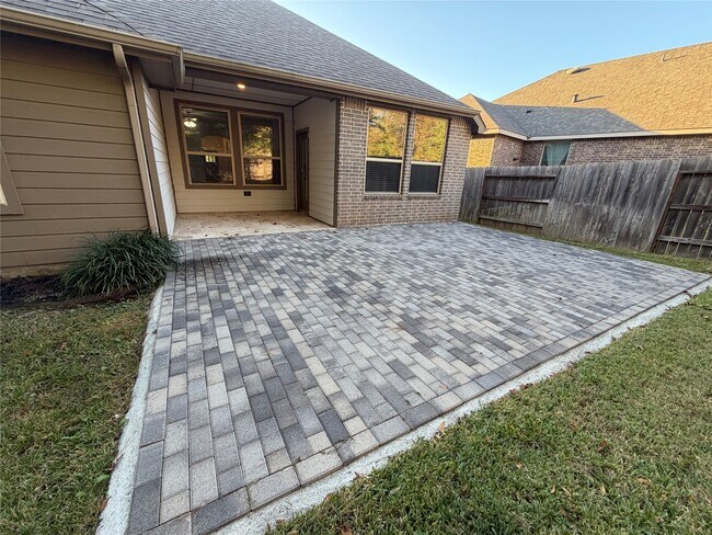 Building Photo - 210 Emory Birch