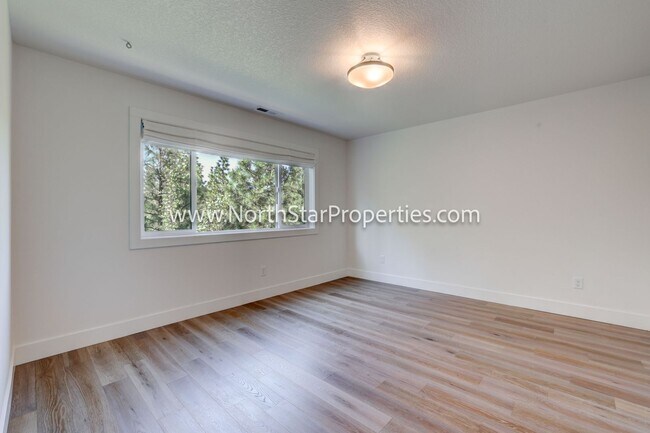 Building Photo - 2542 NW Marken St