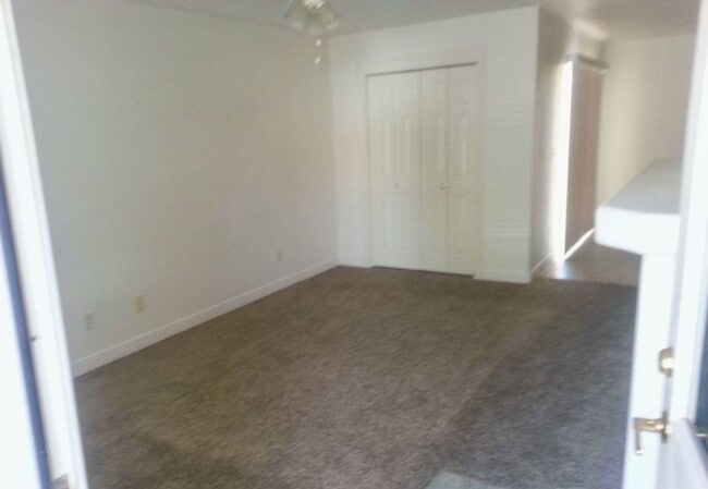 Building Photo - 4 BR HOME in Hurricane
