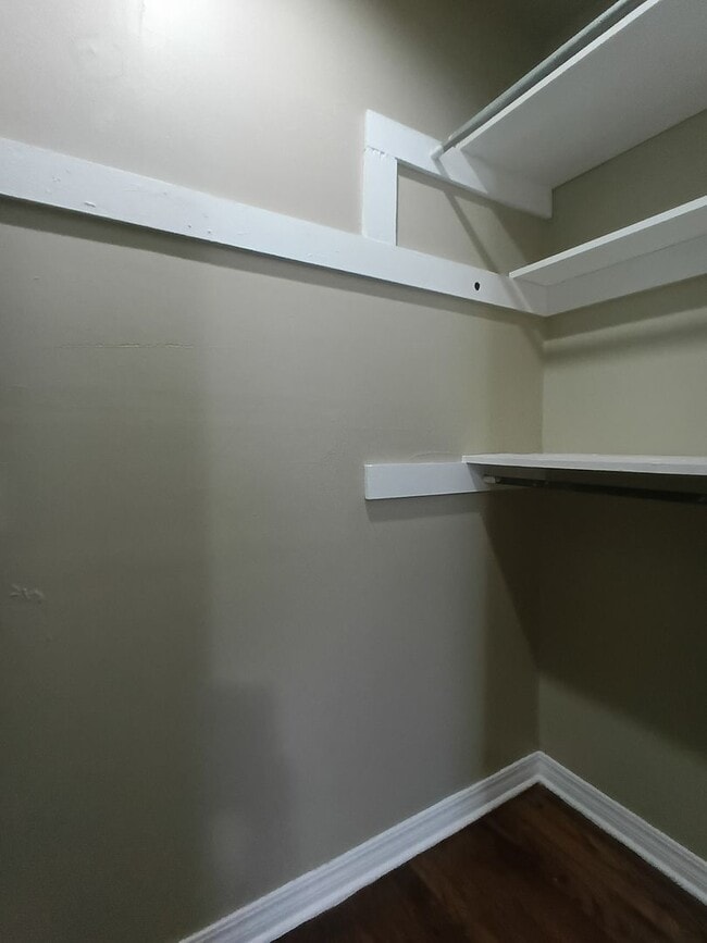 Building Photo - Lots of Space!