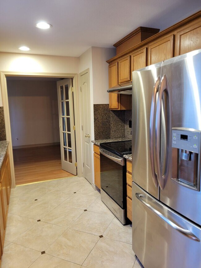 Building Photo - Updated House in NE Salem - Fenced Yard - ...