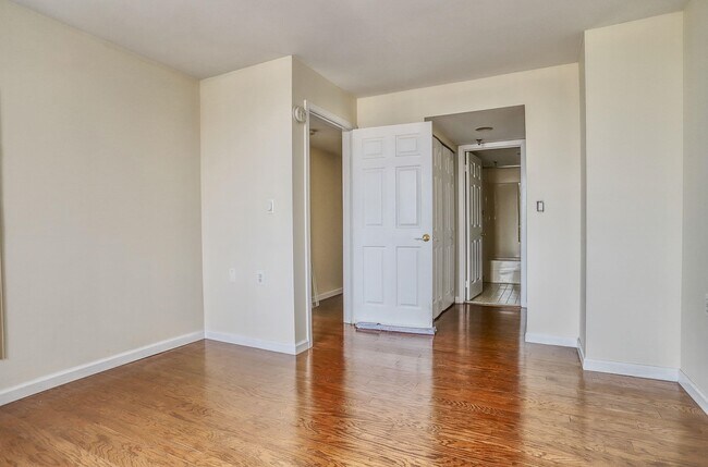 Building Photo - 551 Observer Hwy