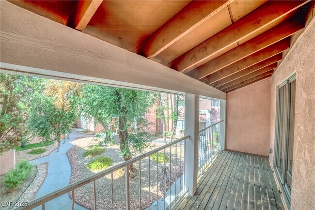 Building Photo - 2234 E Desert Inn Rd