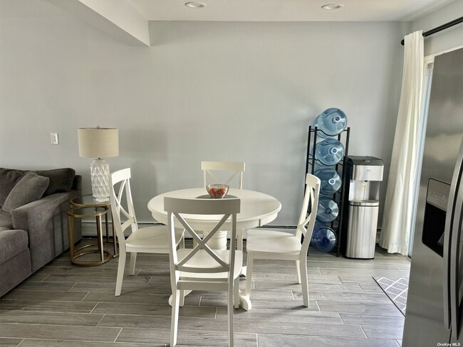 Building Photo - 328 Fern Pl