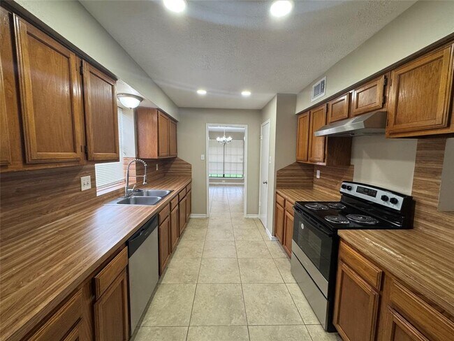 Building Photo - 15002 Dunster Ln