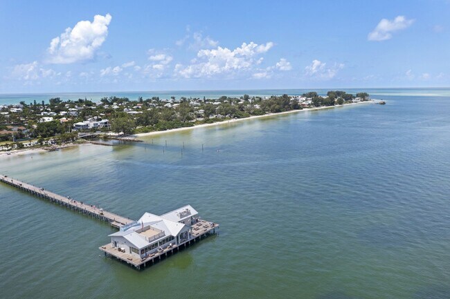 Building Photo - Monthly  FUN Furnished Bradenton, FL Rental VACA or Short term