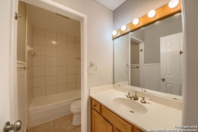 Building Photo - NE San Antonio 3 bedroom home in establish...