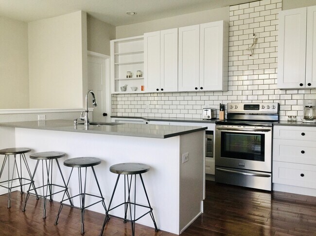 Building Photo - 4090 Jay St