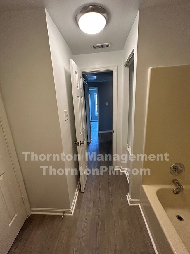 Building Photo - Culpeper Newly Renovated Townhouse