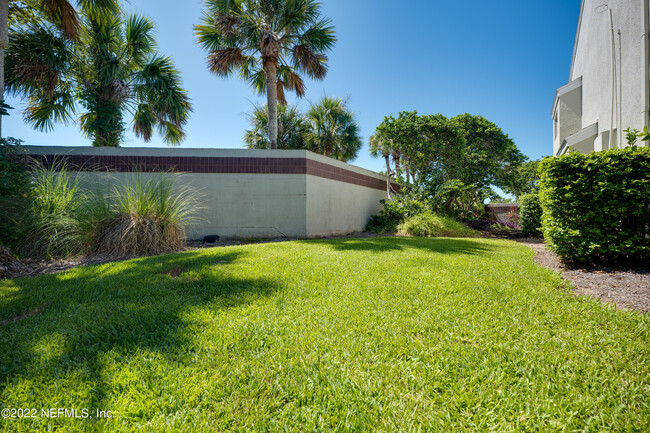 Building Photo - 662 Summer Pl