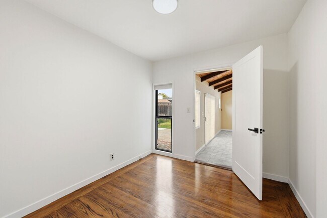 Building Photo - Charming single level family home located in sought after San Lorenzo Village.