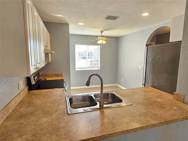 Building Photo - 8470 Drolet Ave