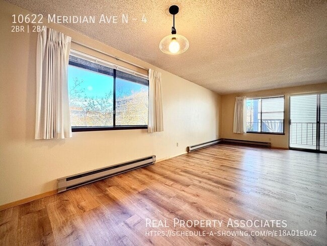 Building Photo - 10622 Meridian Ave N