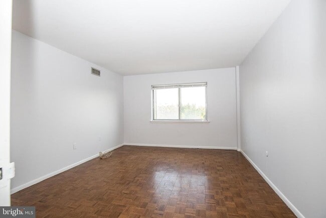 Building Photo - 100 West Ave