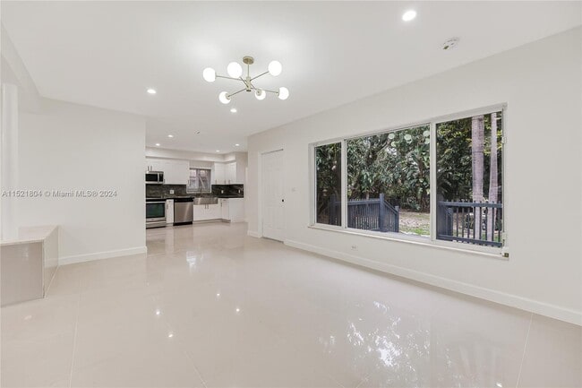 Building Photo - 12885 Griffing Blvd