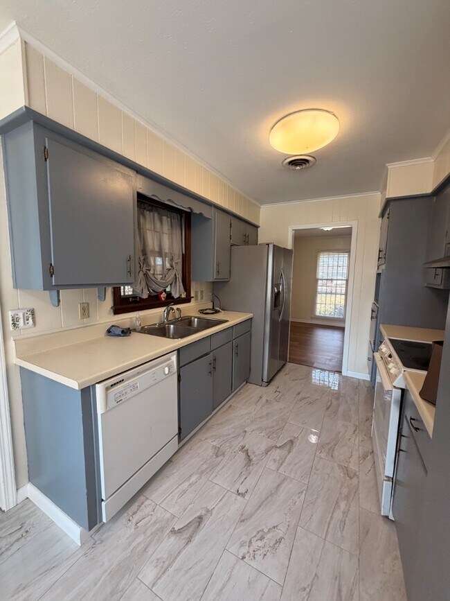 Building Photo - 2604 McArthur Dr