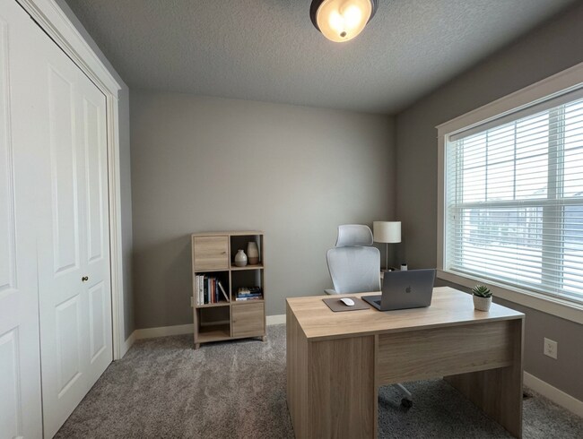 Building Photo - 5811-5815 Quarry Dr