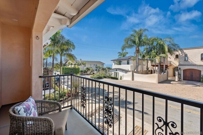 Building Photo - 2483 Oxford Ave