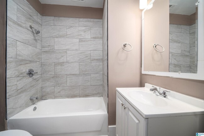 Building Photo - 516 14th St SW