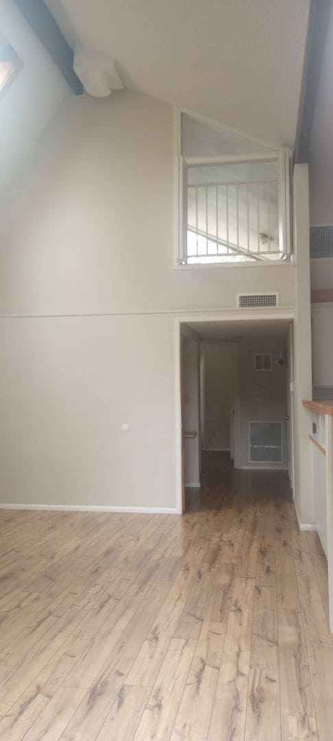 Building Photo - Charming Home Near the Prescott Square