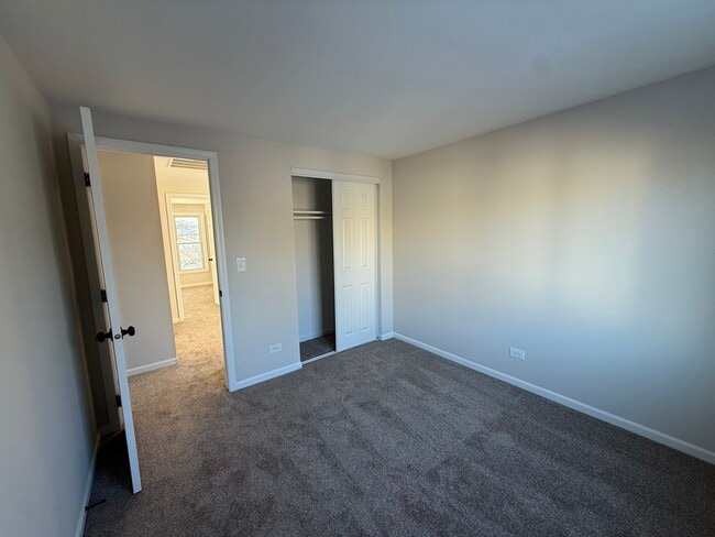 Building Photo - 1333 Petersburg Ct