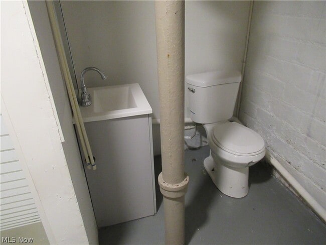 Building Photo - 3636 W 122nd St