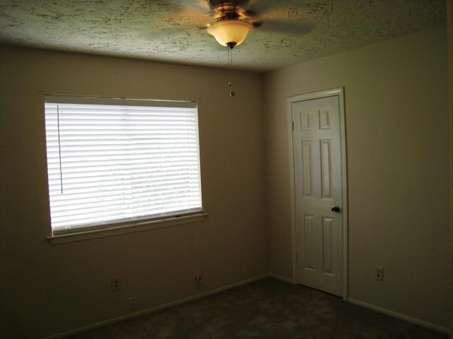 Building Photo - 327 Capehill Dr